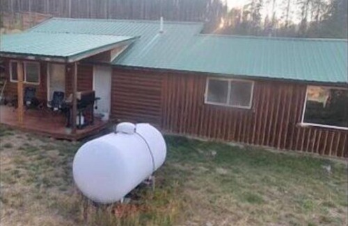 Four Range Cabin | Private cabin bordering national forest