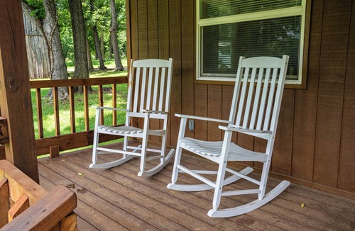 Grove Cabin | Private Cabin by Pond - 5 Mins from Wolf Creek Boat Ramps