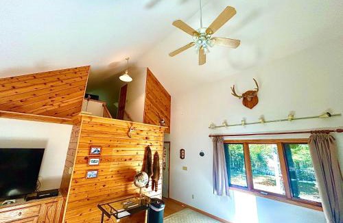 Crandon House | Private Cabin Getaway
