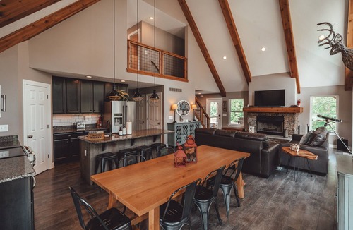 Rockbridge Cabin | Private Cabin | Hot Tub, Trails, FirePit, Wifi