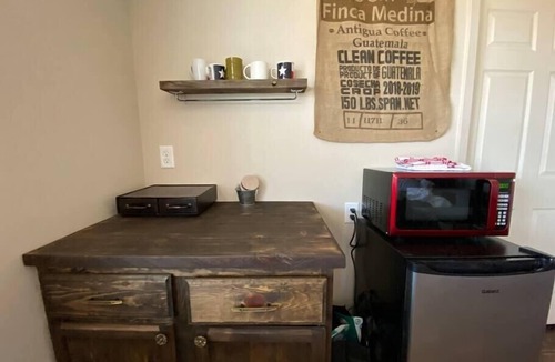 Alpine Cabin | *Private 'Cabin In the Woods' - Sleeps 4 w/PORCH