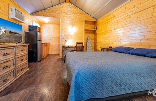 Midland House | #Private Cabin-Kitchenette, Brkfast, Laundry, WIFI