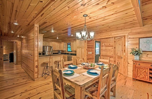 Golden Cabin | Private Cabin on 25acres w/Huge Grilling Pavilion