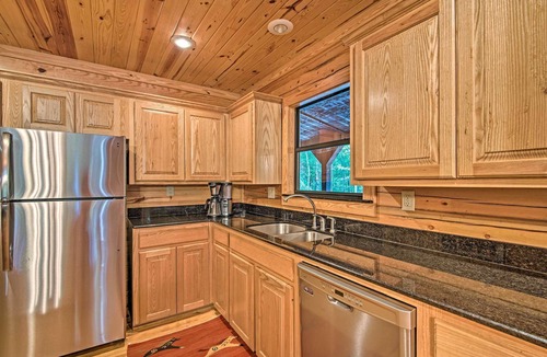 Golden Cabin | Private Cabin on 25acres w/Huge Grilling Pavilion