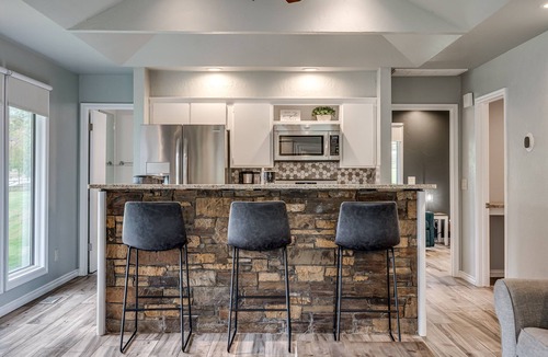 Edmond Cabin | Private Cabin on acreage with pool & tennis court!