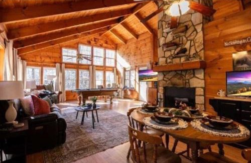 Sautee Nacoochee House | Private Cabin Retreat Near Helen WiFi Hot Tub