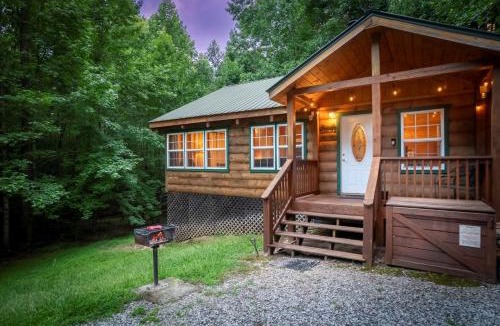 Sautee Nacoochee House | Private Cabin Retreat Near Helen WiFi Hot Tub