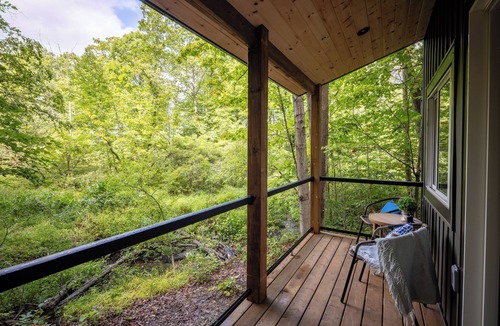 Pelham Cabin | Private Cabin | Refined Woodland Escape | Niagara, ON