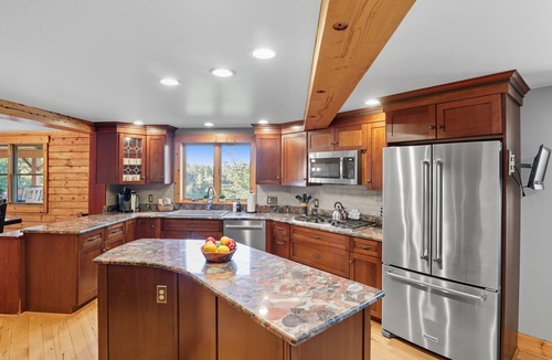 Naples House | Private Cabin Retreat | Sleeps 22 | Pond/Hot Tub