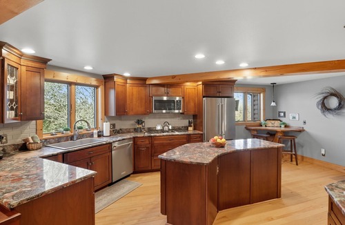 Naples House | Private Cabin Retreat | Sleeps 22 | Pond/Hot Tub