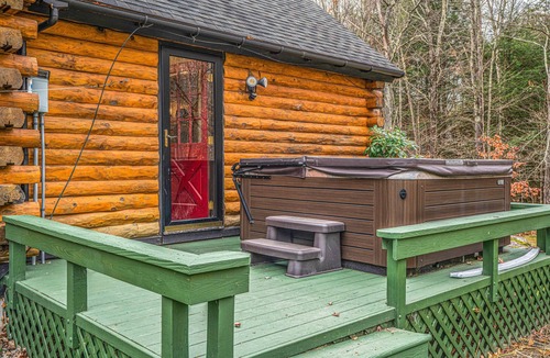 Mendon House | Private Cabin w/Golf Sim and Ultimate Game Room