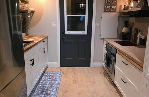 Killaloe Cabin | Private Cabin with Hot Tub, Sauna & A-Frame Bunkie – Sleeps 6