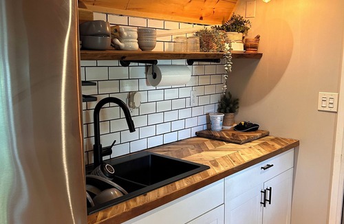 Killaloe Cabin | Private Cabin with Hot Tub, Sauna & A-Frame Bunkie – Sleeps 6
