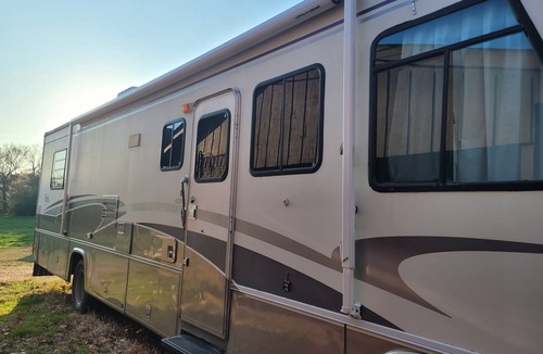 Alix House | Private camper minutes away from I40 and close to the national forest.