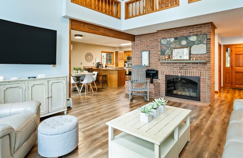 Ovid House | Private Cayuga Lakefront Retreat | Dock/Wine Trail