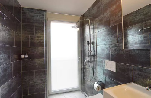 Wallisellen Apartment | Private central 1BR Studio, 8 min to Airport