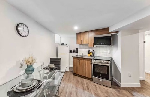 Golden Triangle Apartment | Private Centretown 1BD Suite | 5MINS to Parliament
