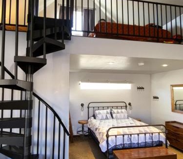Cannonville House | Private, Charming Cabin - Sleeps 5 - The Evergreen - Bryce Canyon National Park