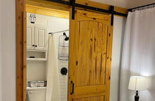 Bryan Cabin | Private charming deluxe cabin on 12-acres