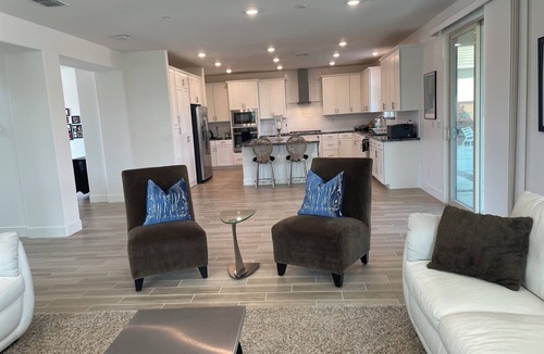 Woodland House | Private Cheery Suite br4–private bathroom