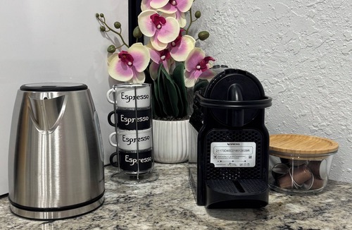 Highland Garden House | Private Chic Studio with Patio King Bed Near Beach