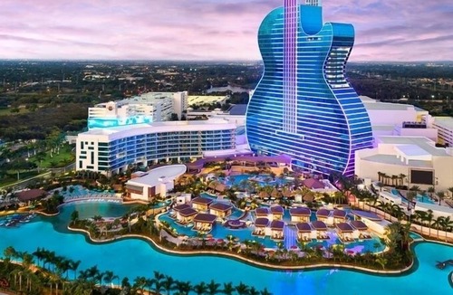 Highland Garden House | Private Chic Studio with Patio King Bed Near Beach