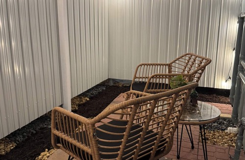 Highland Garden House | Private Chic Studio with Patio King Bed Near Beach