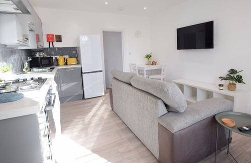 Lincoln Apartment | Private City Centre Apartment- parking