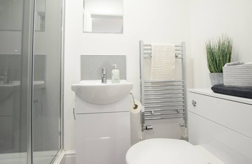 Lincoln Apartment | Private City Centre Apartment- parking