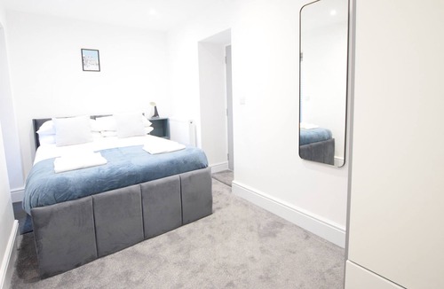 Lincoln Apartment | Private City Centre Apartment- parking