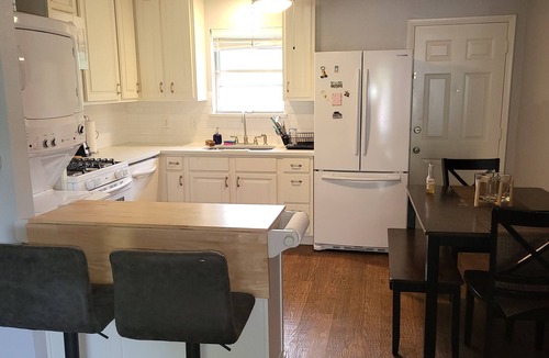 Dallas Apartment | Private, clean, 2 bedroom apartment, 10 min from downtown Dallas