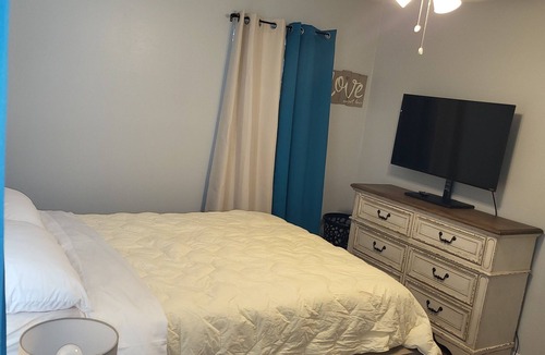 Dallas Apartment | Private, clean, 2 bedroom apartment, 10 min from downtown Dallas
