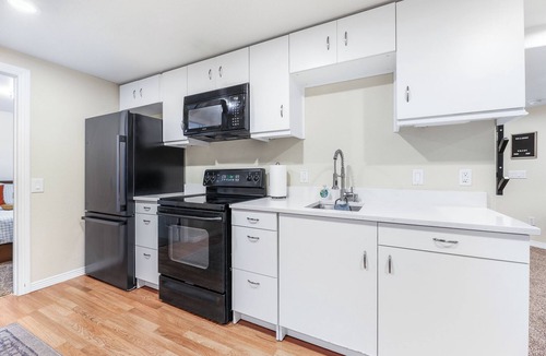 South Jordan House | Private/clean guest suite, bath, kitchen & laundry