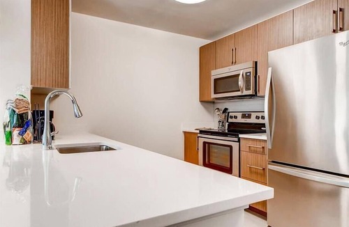 Hudson Exchange Apartment | Private & Clean | Work from Home | Washer/D | GLS