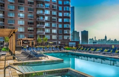 Hudson Exchange Apartment | Private & Clean | Work from Home | Washer/D | GLS