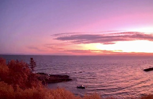 Kings County House | Private Coastal Waterfall Escape, for Couples- Tides, Sauna, 55' Ocean Falls