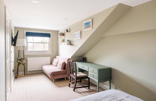 Stroud Green House | Private Comfortable Loft Apt in Superb Period Home