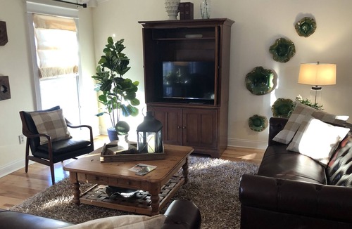 Revelo House | Private Community with Golf Course access