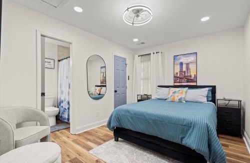 Belvedere Park House | Private Compound, 2 Modern Homes, 5BR,5BA Perfect for Groups