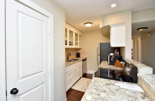 Brookhollow Condo | PRIVATE CONDO NEAR DOWNTOWN