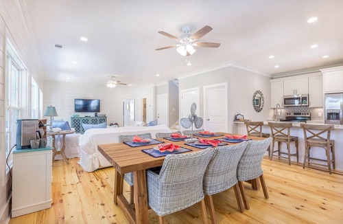 Savannah Beach House | 🌊 ☀️- Private Corner Lot with optional heated pool!⭐️⭐️⭐️⭐️⭐️ rated! ☀️🌊