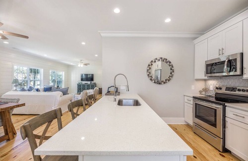 Savannah Beach House | 🌊 ☀️- Private Corner Lot with optional heated pool!⭐️⭐️⭐️⭐️⭐️ rated! ☀️🌊