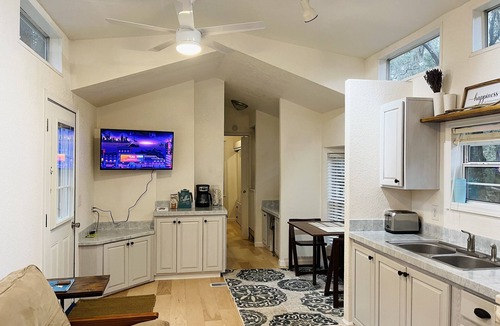 Saint Helena Island Cottage | Private Cottage next to Hunting Island State Park and 5 min from the beach