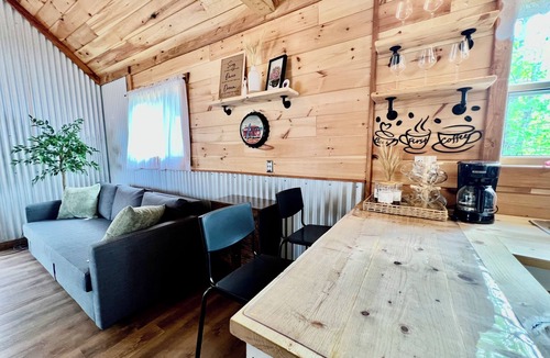 Rogersville Cabin | Private Cottage in Rogersville near Despres Lake