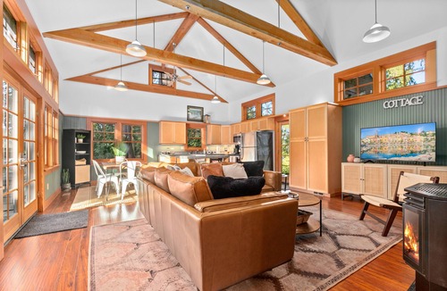 Bellingham Cottage | Private Cottage by the Lake with Wrap-Around Deck