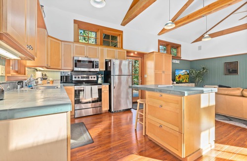 Bellingham Cottage | Private Cottage by the Lake with Wrap-Around Deck