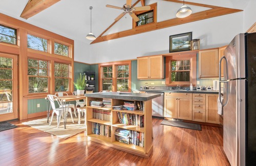 Bellingham Cottage | Private Cottage by the Lake with Wrap-Around Deck