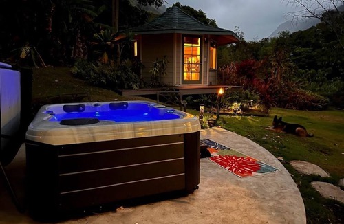 Wailuku Heights Cottage | PRIVATE COTTAGE/GAZEBO WITH HOTTUB