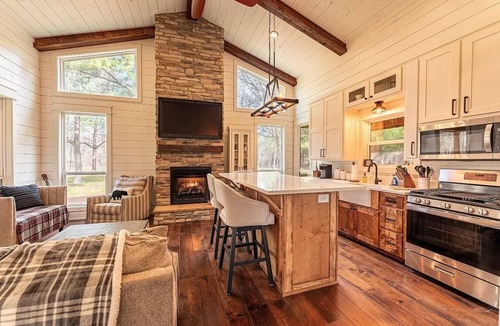 Clarksville Cottage | Private Cottage in the Hundred Acre Woods