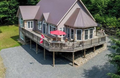 Kearney Cottage | Private Cottage Oasis